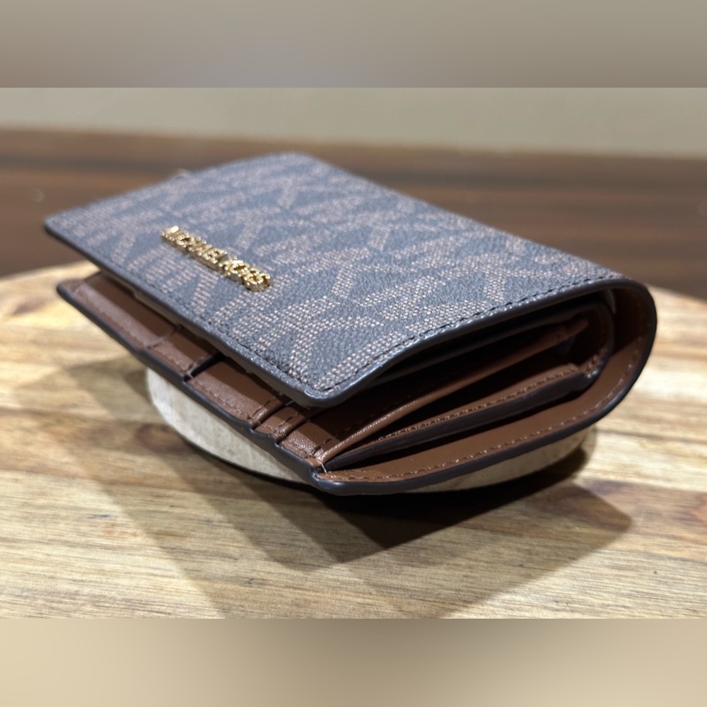 MICHAEL KORS Jet Set BRN MD SLIM WALLET 38R4GJ6F2B PALE PEANUT MSRP $98 NWT - Picture 7 of 13